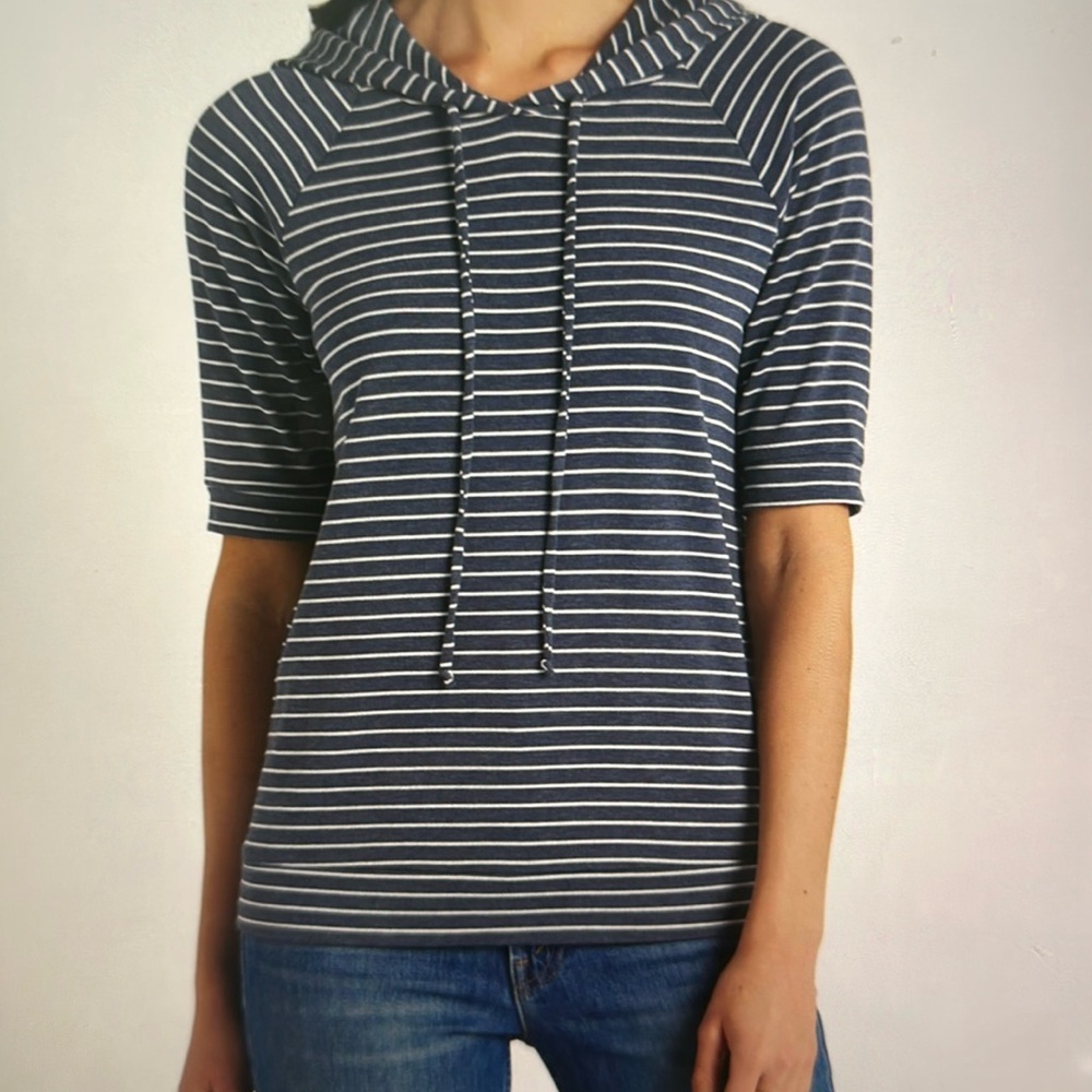 Pink Clover Hooded Short Sleeve Knit Top.